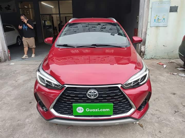 Фото 3 - Toyota Yaris L Hatchback