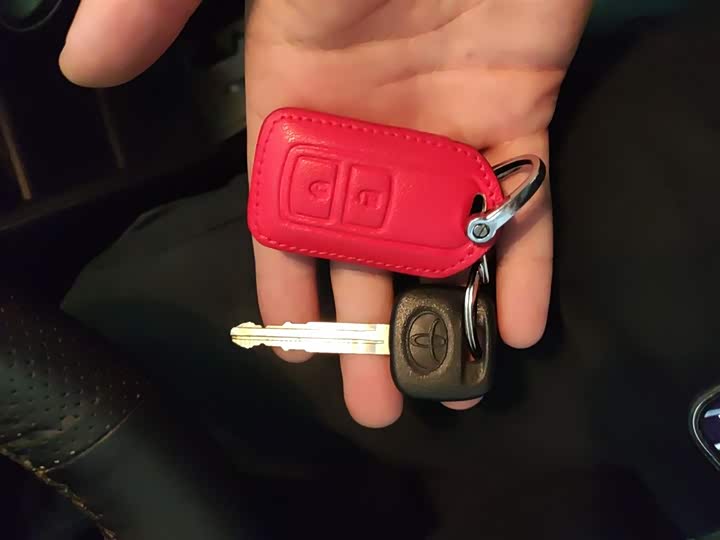 Фото 9 - Toyota Yaris L Hatchback