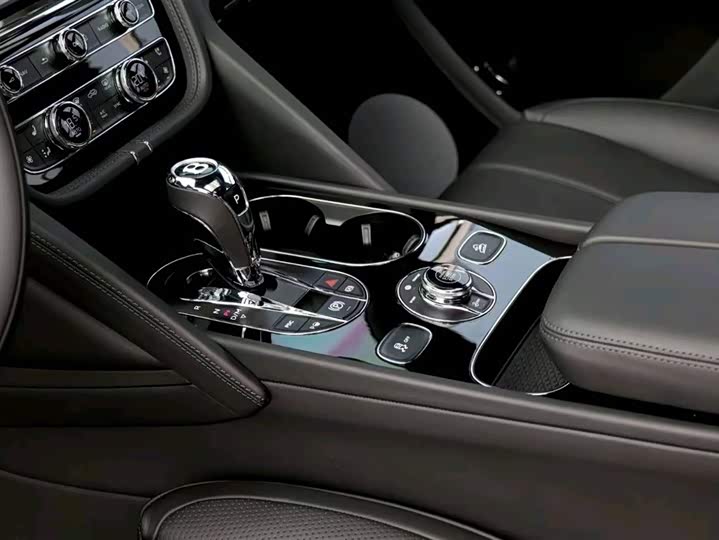 Фото 8 - Bentley Bentayga