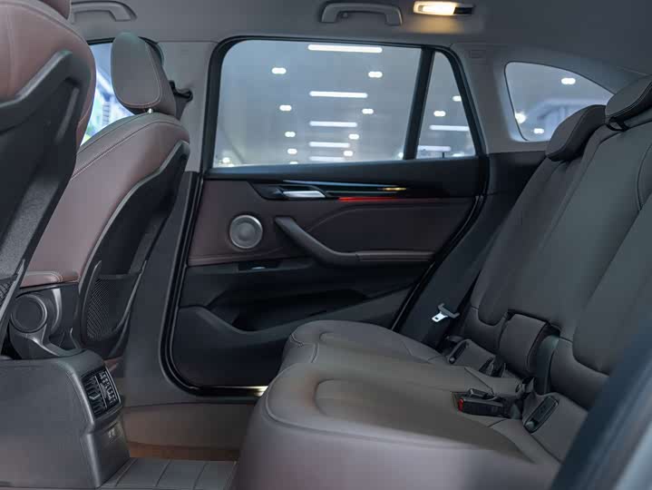 Фото 11 - BMW X1