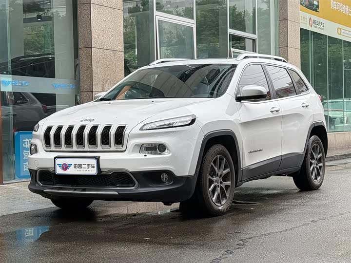 Фото 1 - Jeep Cherokee