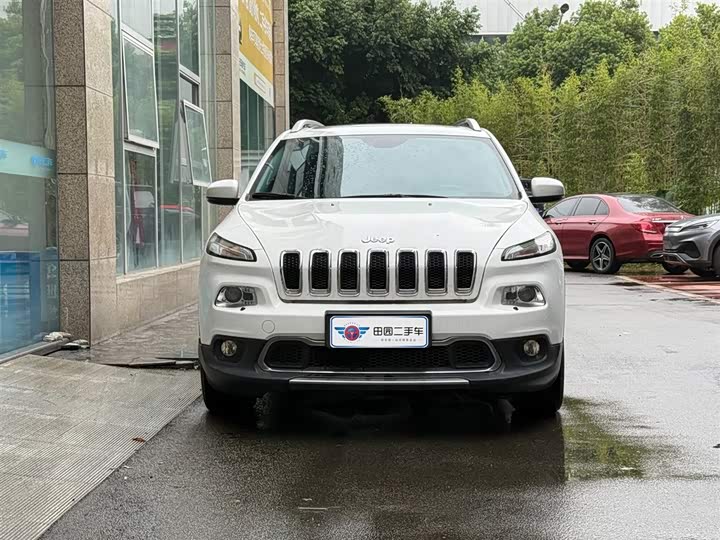 Фото 2 - Jeep Cherokee