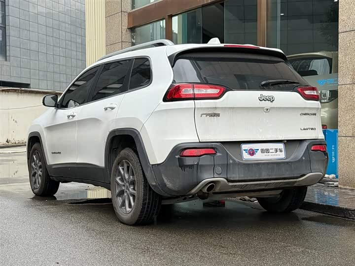 Фото 4 - Jeep Cherokee