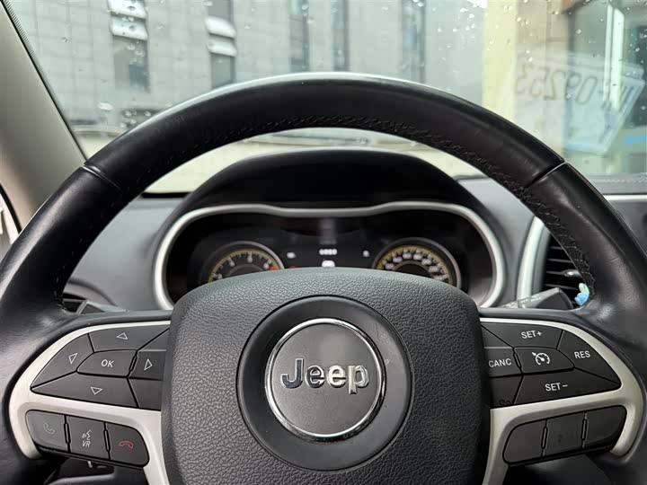 Фото 6 - Jeep Cherokee