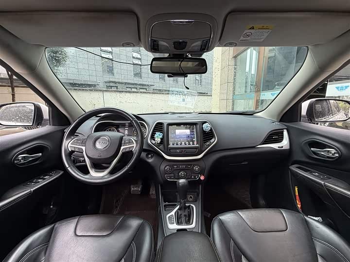 Фото 7 - Jeep Cherokee