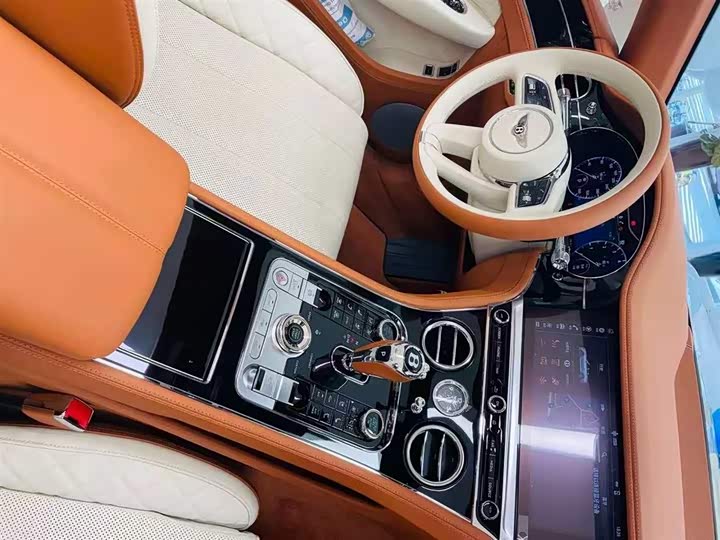 Фото 10 - Bentley Continental GT