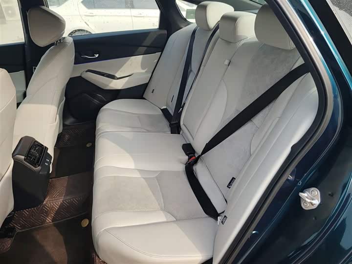 Фото 16 - Honda Inspire Hybrid