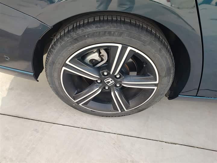 Фото 25 - Honda Inspire Hybrid