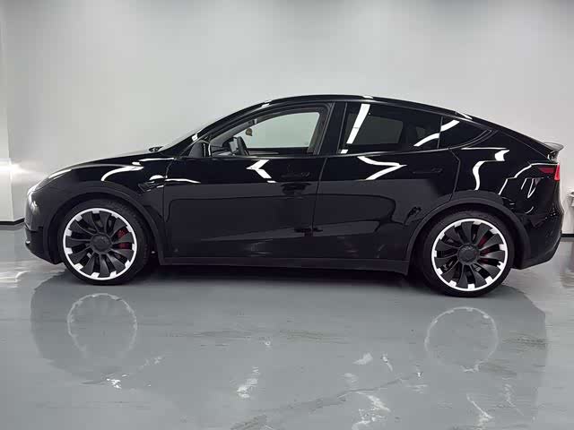 Фото 3 - Tesla Model Y