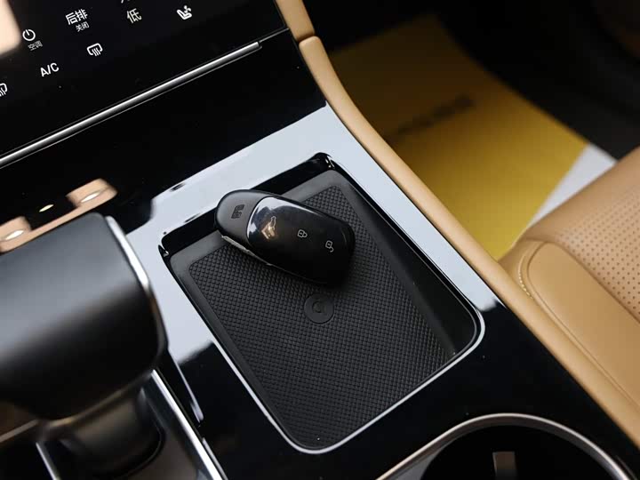 Фото 8 - LiXiang One