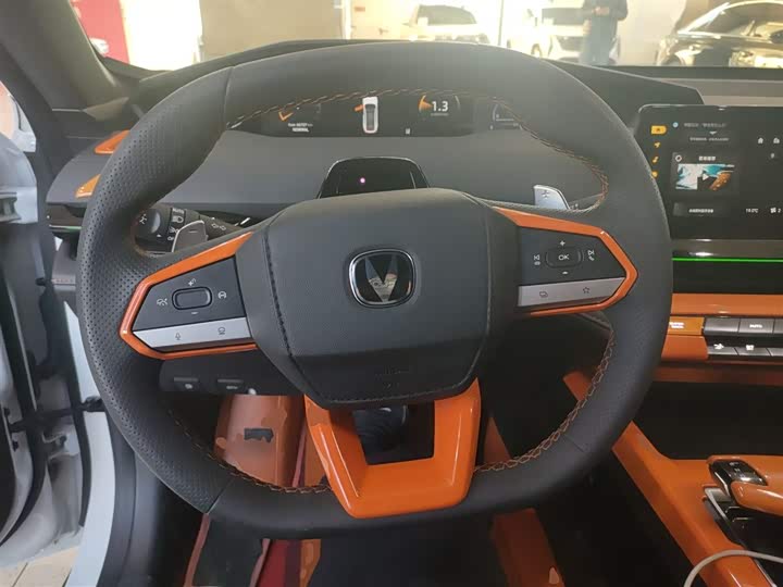 Фото 11 - Changan UNI-V