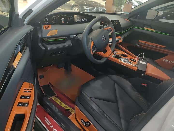 Фото 15 - Changan UNI-V