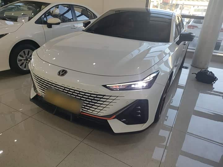 Фото 2 - Changan UNI-V