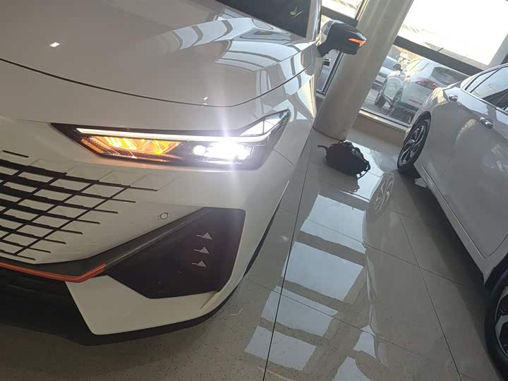 Фото 24 - Changan UNI-V