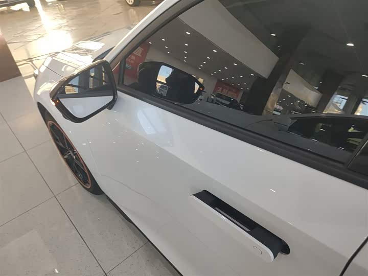 Фото 5 - Changan UNI-V