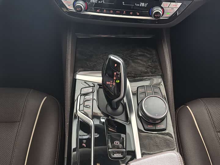 Фото 12 - BMW 5 Series