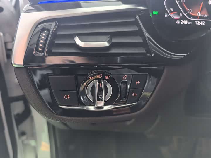 Фото 14 - BMW 5 Series