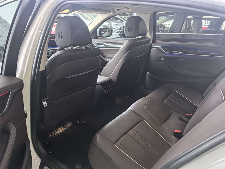 Фото 8 - BMW 5 Series