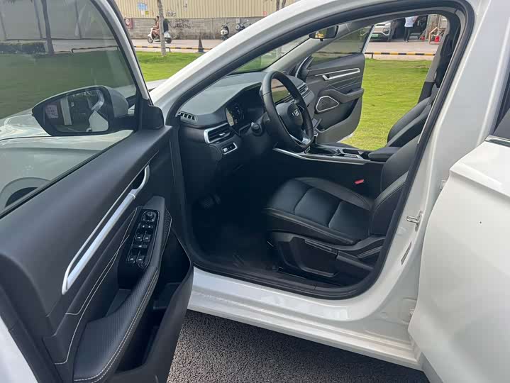 Фото 4 - Geely Emgrand