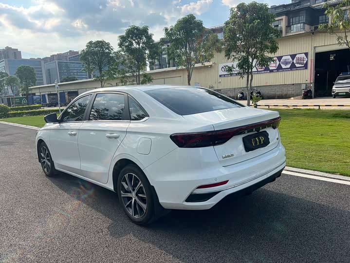 Фото 7 - Geely Emgrand