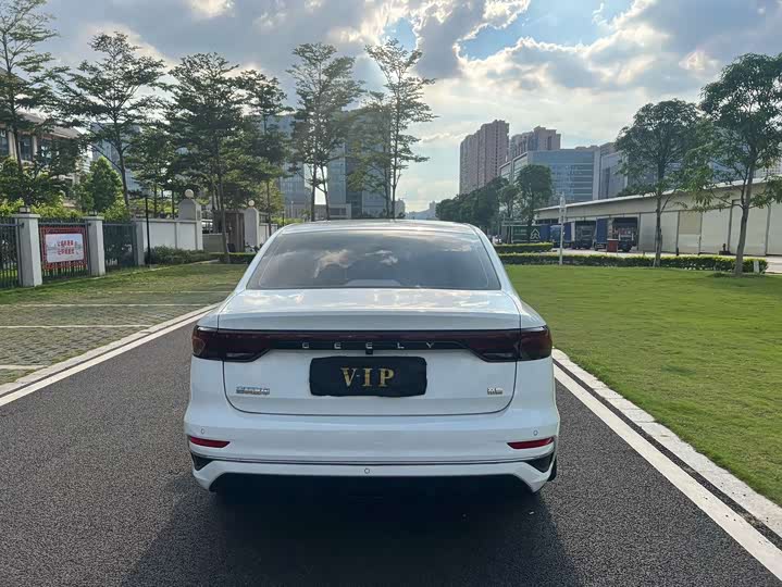 Фото 8 - Geely Emgrand