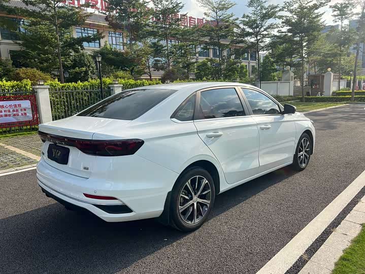 Фото 9 - Geely Emgrand