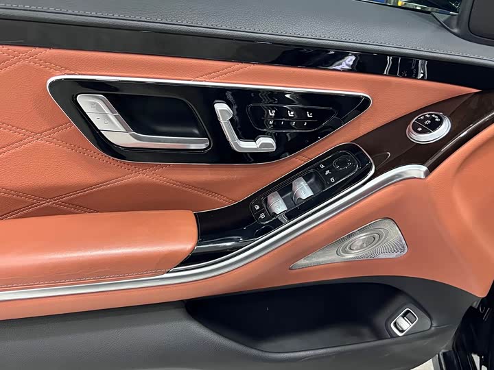 Фото 18 - Mercedes-Benz Maybach S-Class