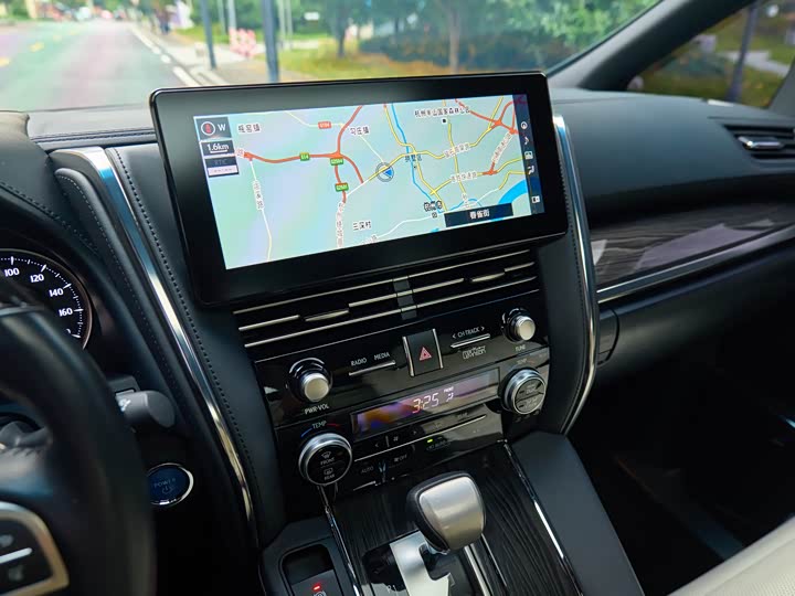 Фото 13 - Lexus LM