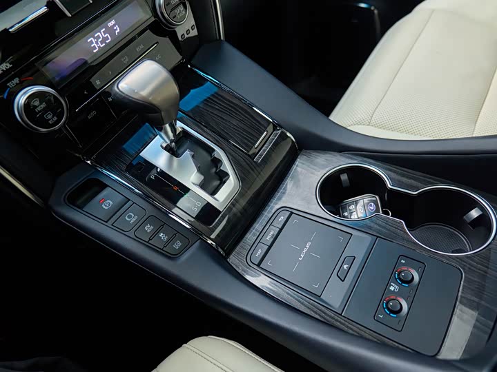 Фото 14 - Lexus LM