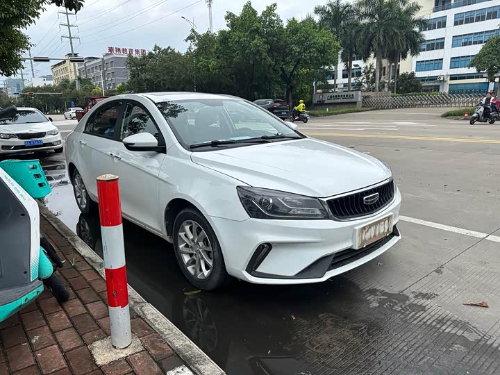 Фото 3 - Geely Emgrand