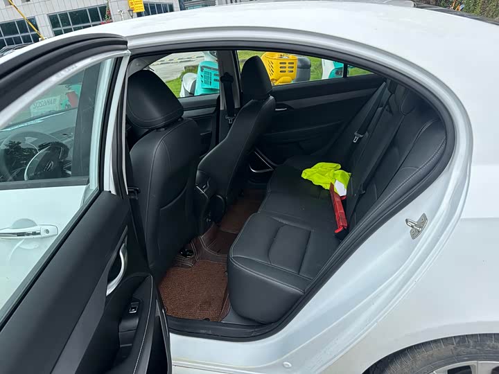 Фото 5 - Geely Emgrand