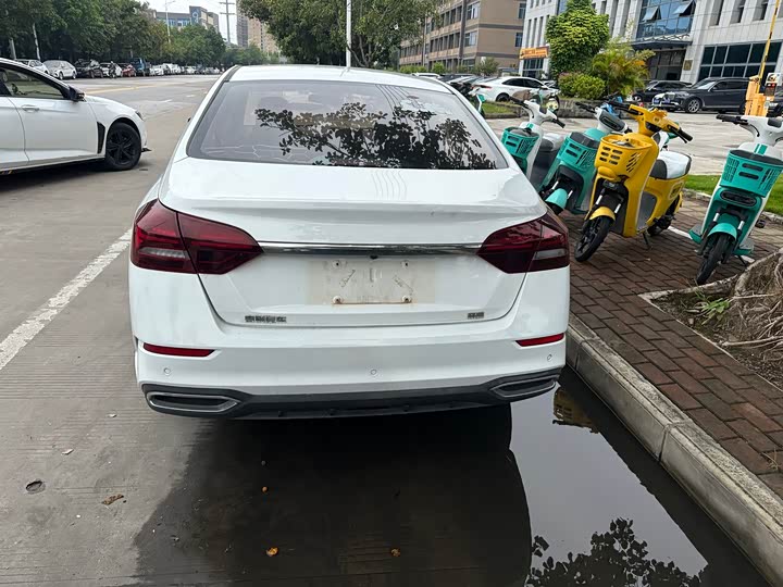 Фото 8 - Geely Emgrand