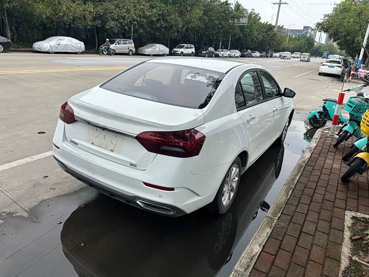 Фото 9 - Geely Emgrand