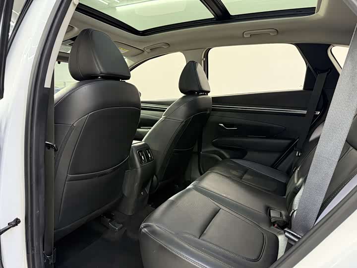 Фото 4 - Hyundai Tucson L