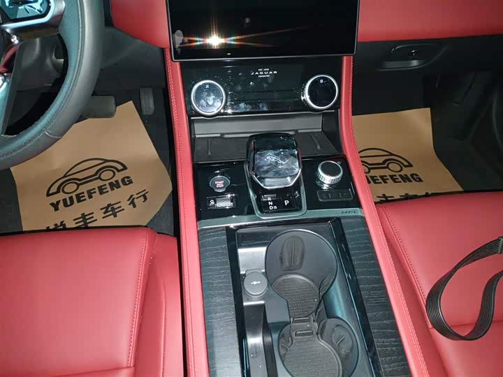 Фото 14 - Jaguar XF L