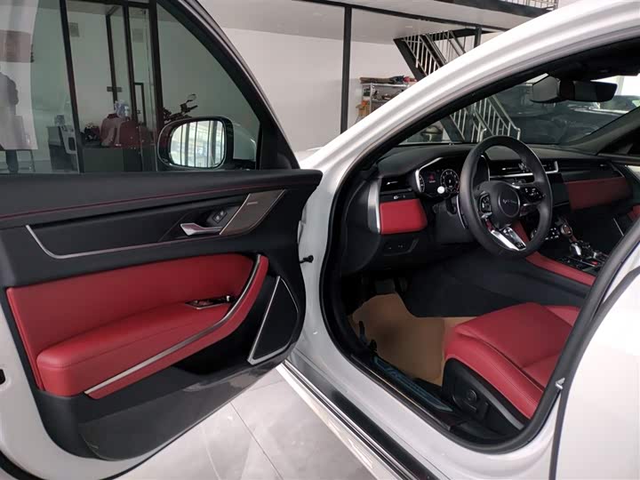 Фото 16 - Jaguar XF L