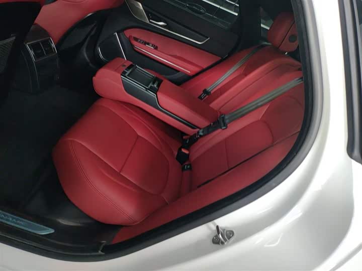 Фото 17 - Jaguar XF L