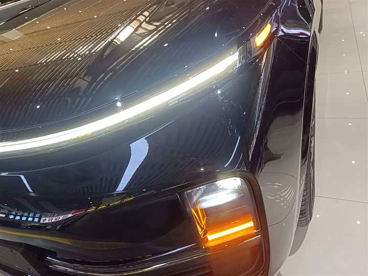 Фото 24 - LiXiang L8