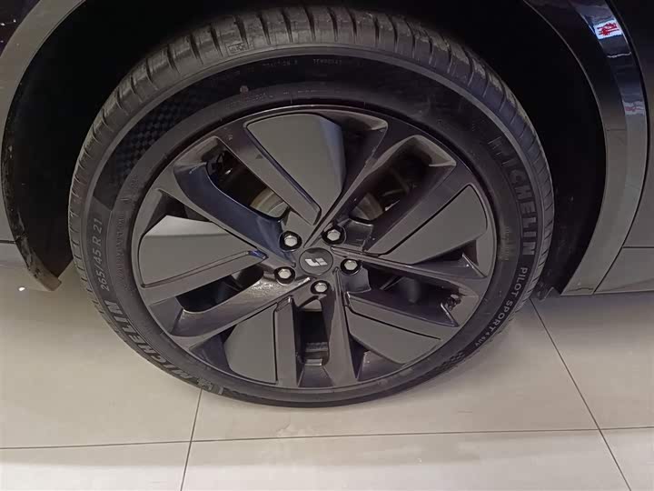 Фото 26 - LiXiang L8