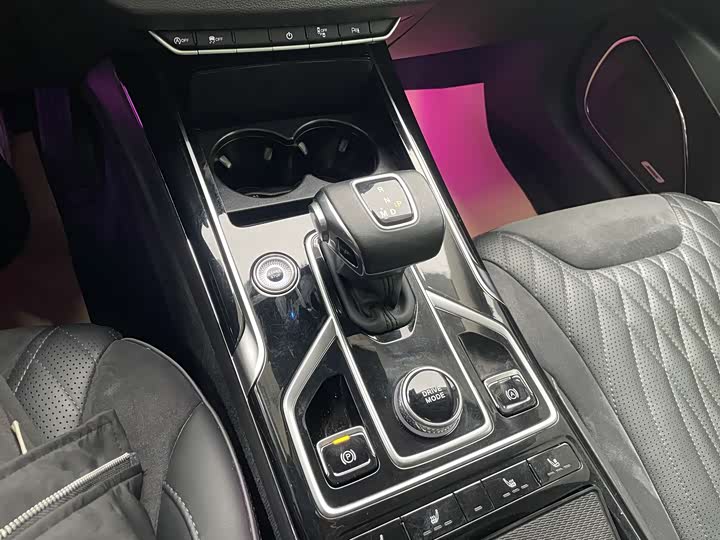 Фото 14 - Hongqi HS5