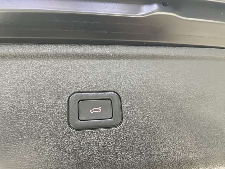 Фото 17 - Hongqi HS5