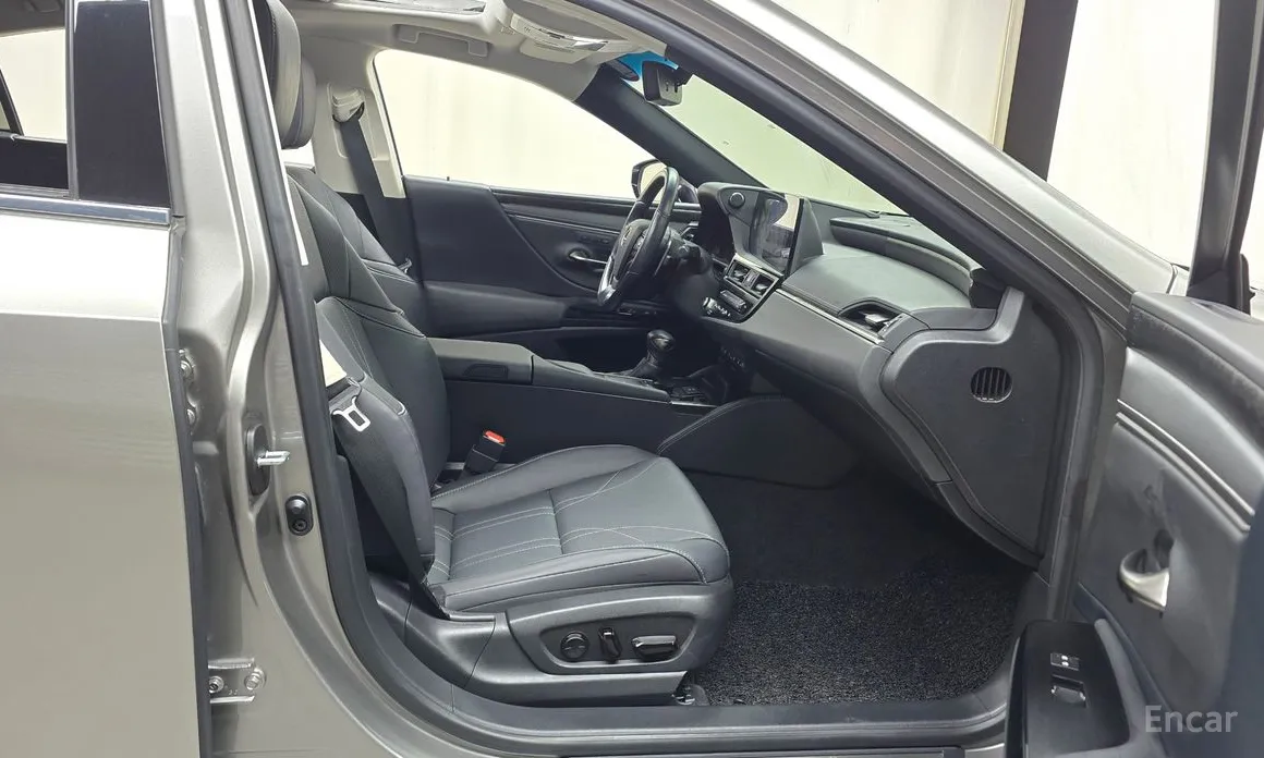 Фото 10 - Lexus ES