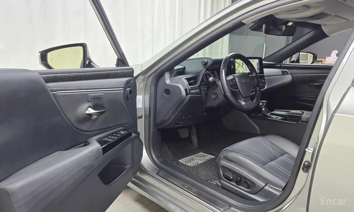 Фото 11 - Lexus ES