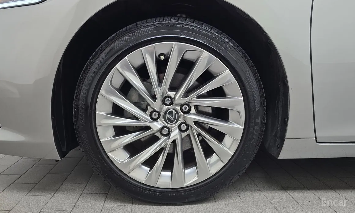 Фото 5 - Lexus ES