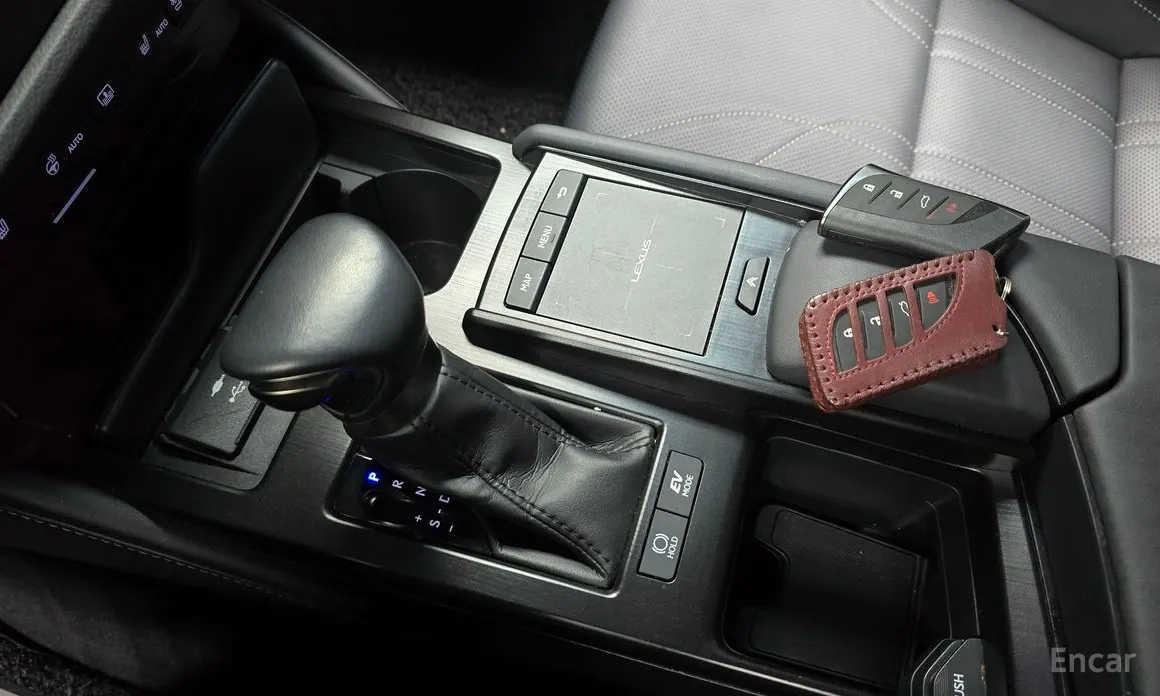 Фото 9 - Lexus ES