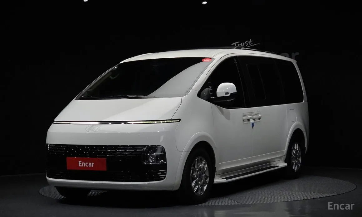 Фото 1 - Hyundai Staria