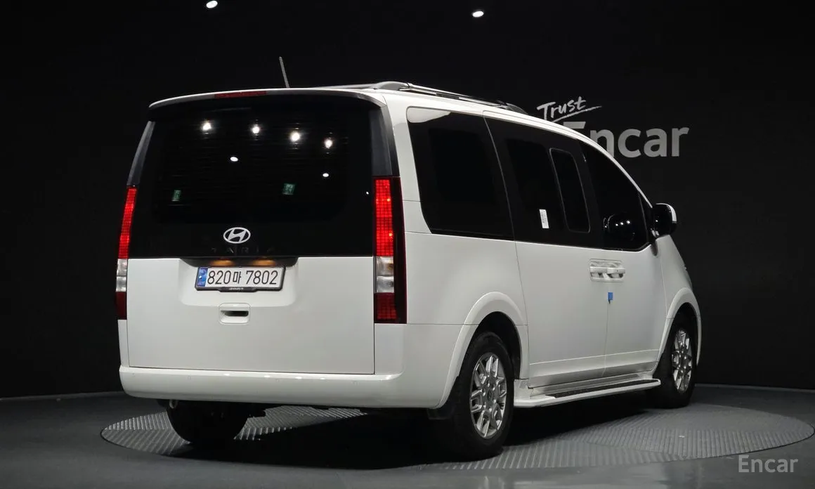 Фото 2 - Hyundai Staria