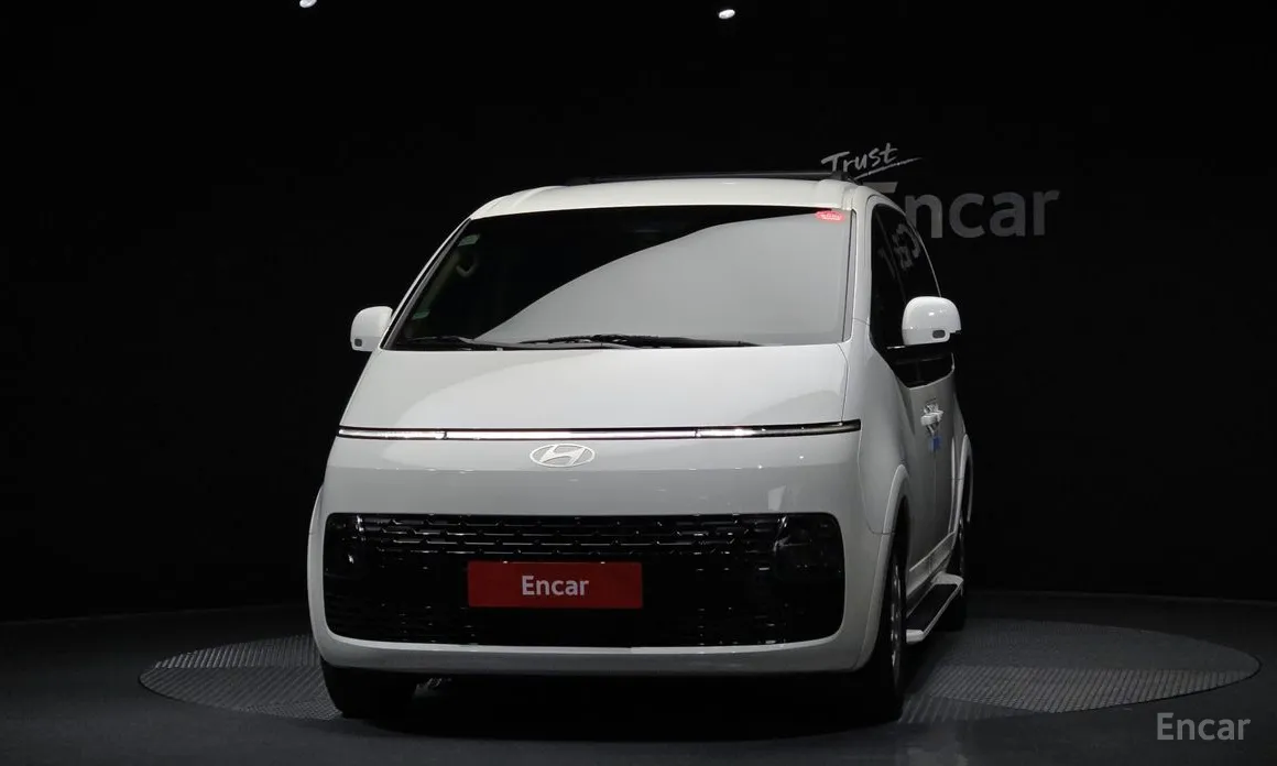 Фото 3 - Hyundai Staria