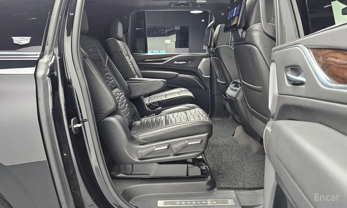 Фото 12 - Cadillac Escalade