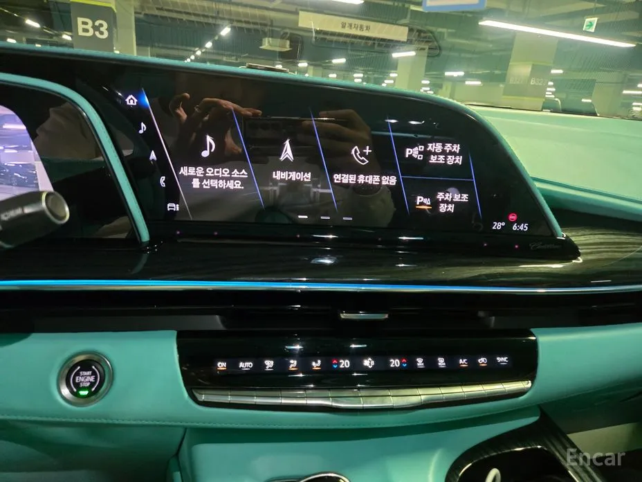 Фото 12 - Cadillac Escalade